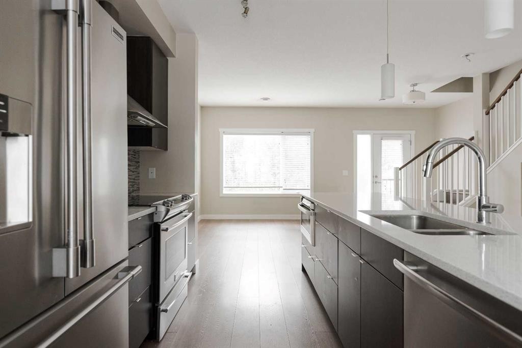 44-141 Fontaine Crescent, Fort Mcmurray, AB - Indoor Photo Showing Kitchen With Double Sink With Upgraded Kitchen