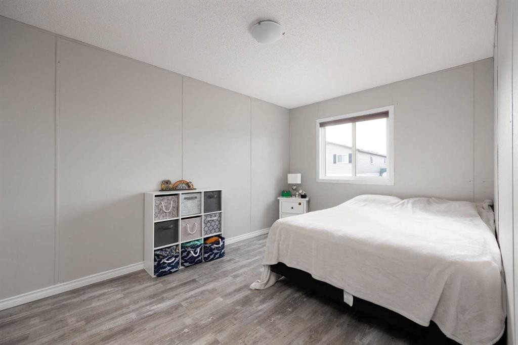 161 Grey Crescent, Fort Mcmurray, AB - Indoor Photo Showing Bedroom