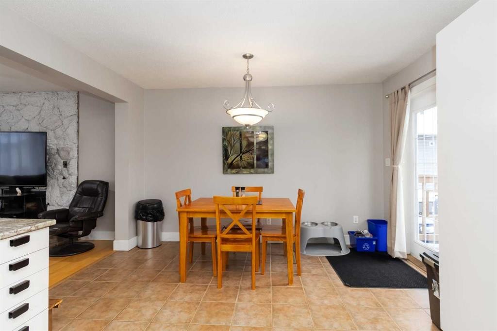 237 Cochrane Crescent, Fort Mcmurray, AB - Indoor Photo Showing Dining Room
