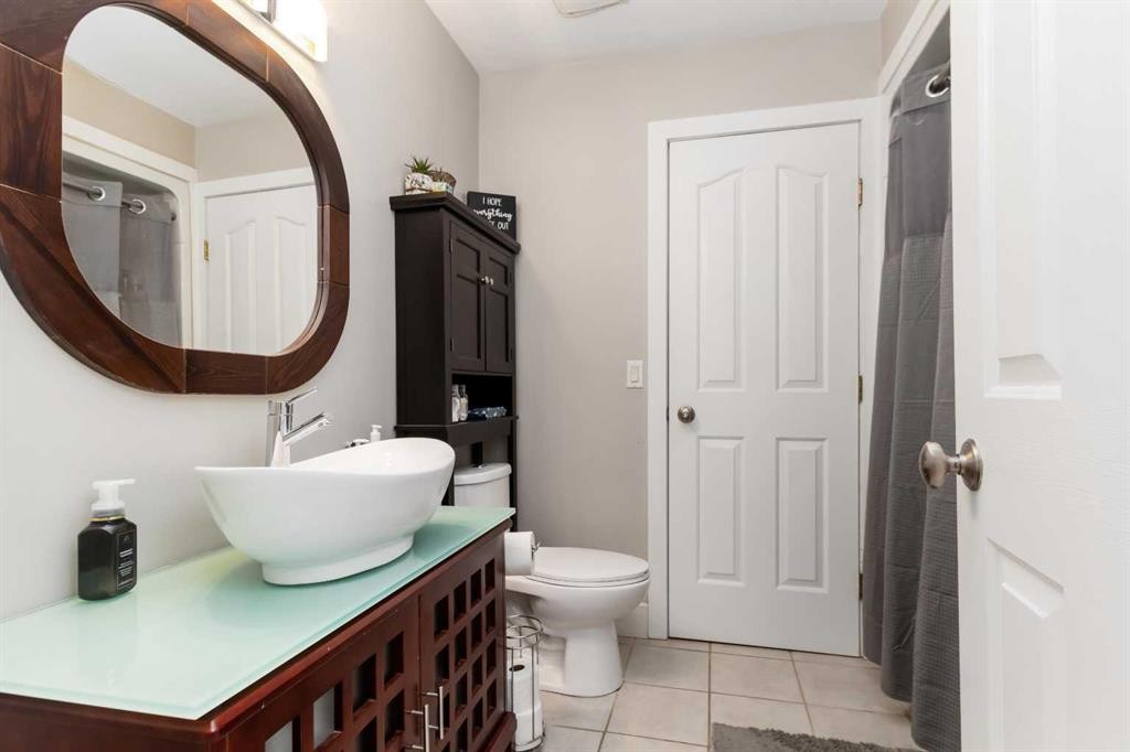 237 Cochrane Crescent, Fort Mcmurray, AB - Indoor Photo Showing Bathroom