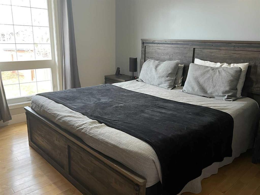 237 Cochrane Crescent, Fort Mcmurray, AB - Indoor Photo Showing Bedroom