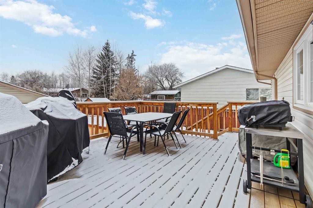 237 Cochrane Crescent, Fort Mcmurray, AB - Outdoor With Deck Patio Veranda With Exterior