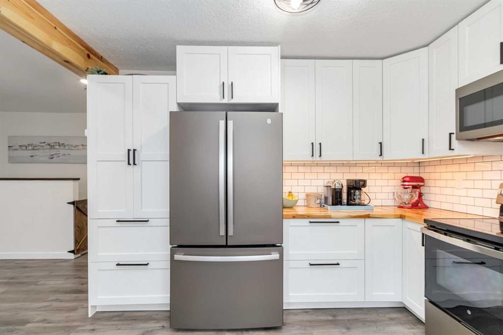 247 Cornwall Drive, Fort Mcmurray, AB - Indoor Photo Showing Kitchen