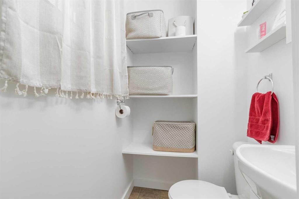 247 Cornwall Drive, Fort Mcmurray, AB - Indoor Photo Showing Bathroom