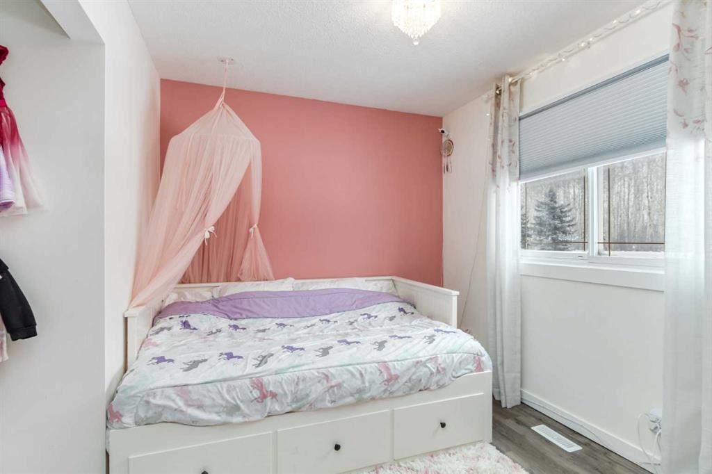 247 Cornwall Drive, Fort Mcmurray, AB - Indoor Photo Showing Bedroom