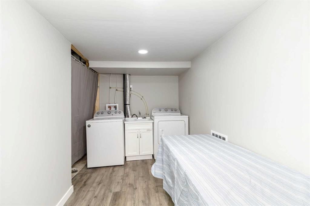 247 Cornwall Drive, Fort Mcmurray, AB - Indoor Photo Showing Laundry Room