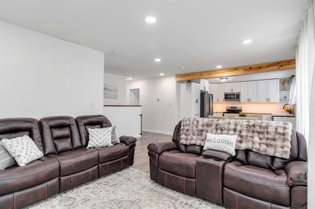 247 Cornwall Drive, Fort Mcmurray, AB - Indoor Photo Showing Living Room