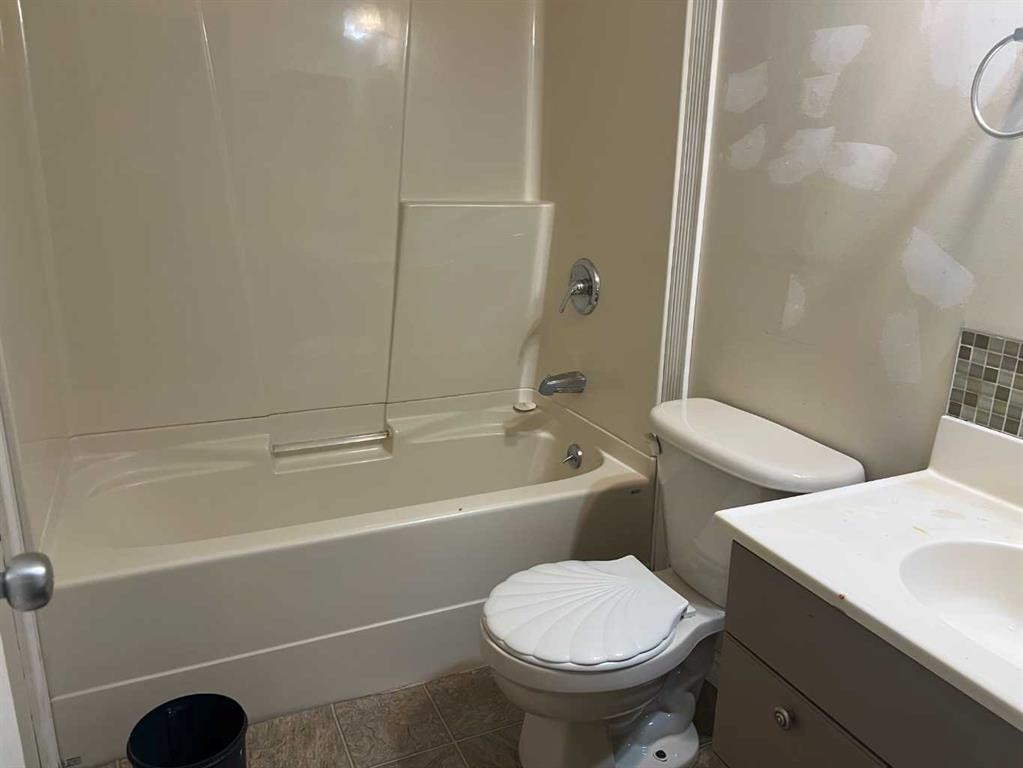893 Timberline, Fort Mcmurray, AB - Indoor Photo Showing Bathroom