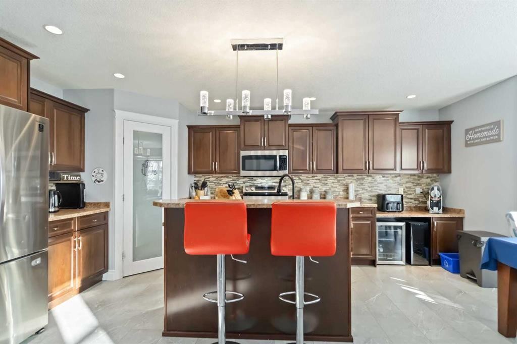 182 Crabapple Way, Fort Mcmurray, AB - Indoor Photo Showing Kitchen