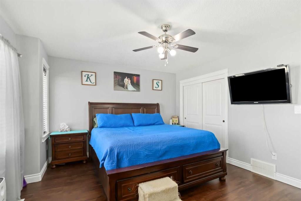 182 Crabapple Way, Fort Mcmurray, AB - Indoor Photo Showing Bedroom