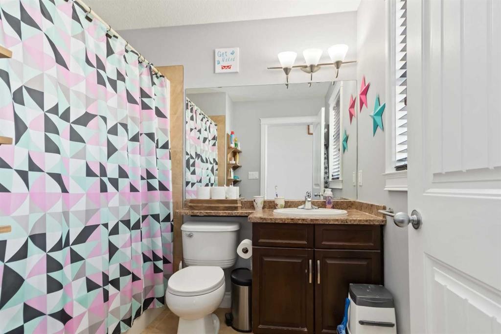 182 Crabapple Way, Fort Mcmurray, AB - Indoor Photo Showing Bathroom