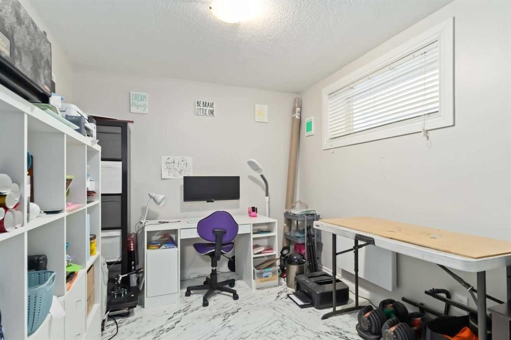 182 Crabapple Way, Fort Mcmurray, AB - Indoor Photo Showing Office
