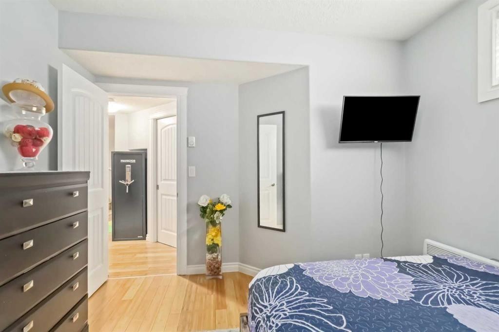 182 Crabapple Way, Fort Mcmurray, AB - Indoor Photo Showing Bedroom