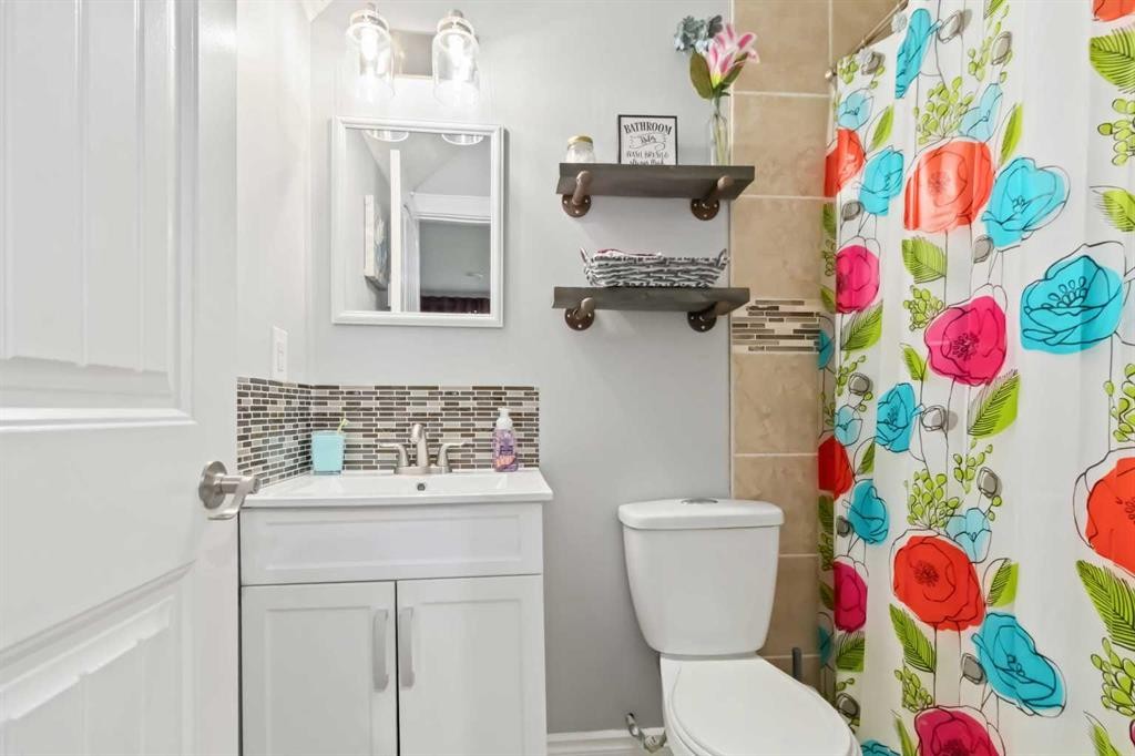 182 Crabapple Way, Fort Mcmurray, AB - Indoor Photo Showing Bathroom