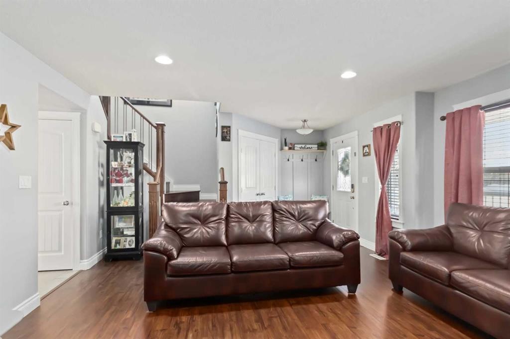 182 Crabapple Way, Fort Mcmurray, AB - Indoor Photo Showing Living Room