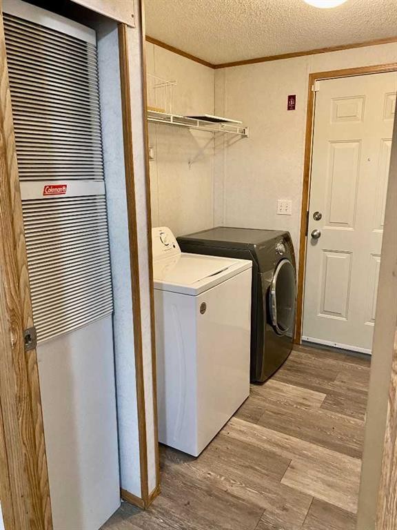 196 Harpe Way, Fort Mcmurray, AB - Indoor Photo Showing Laundry Room
