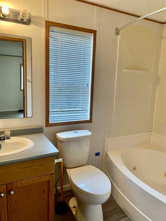 196 Harpe Way, Fort Mcmurray, AB - Indoor Photo Showing Bathroom