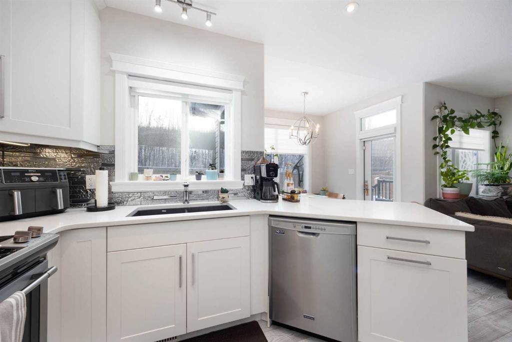 141 Pearson Drive, Fort Mcmurray, AB - Indoor Photo Showing Kitchen