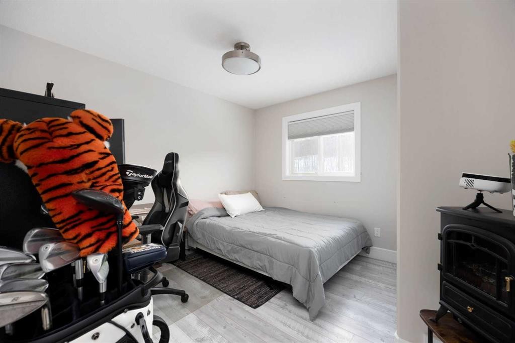 141 Pearson Drive, Fort Mcmurray, AB - Indoor Photo Showing Bedroom