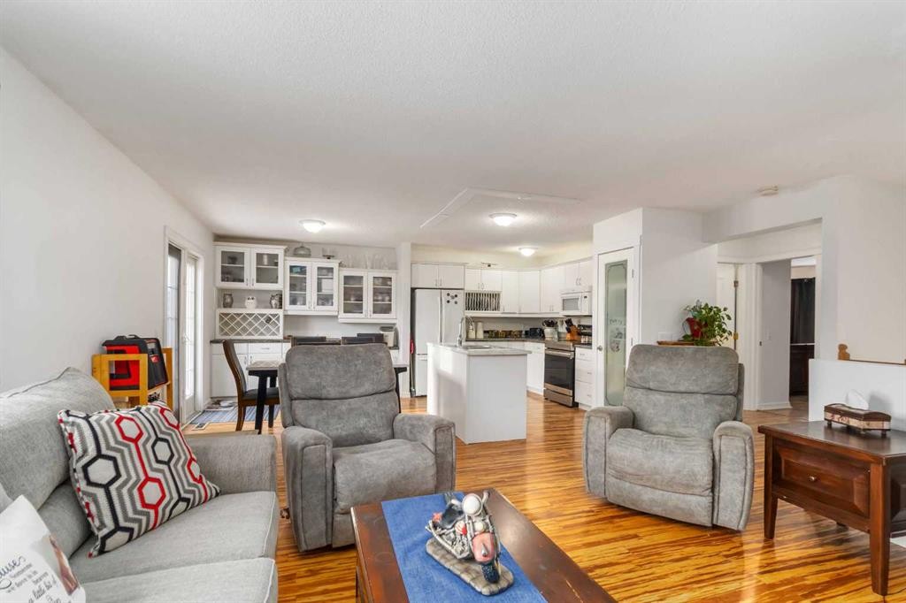 202 Bird Crescent, Fort Mcmurray, AB - Indoor Photo Showing Living Room
