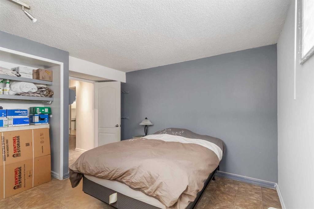 202 Bird Crescent, Fort Mcmurray, AB - Indoor Photo Showing Bedroom