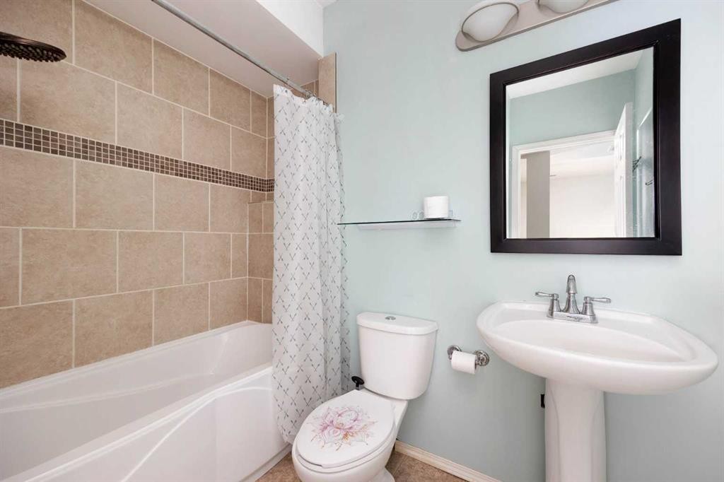 128 Parry Crescent, Fort Mcmurray, AB - Indoor Photo Showing Bathroom