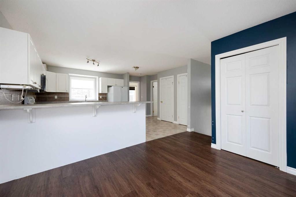 128 Parry Crescent, Fort Mcmurray, AB - Indoor Photo Showing Kitchen