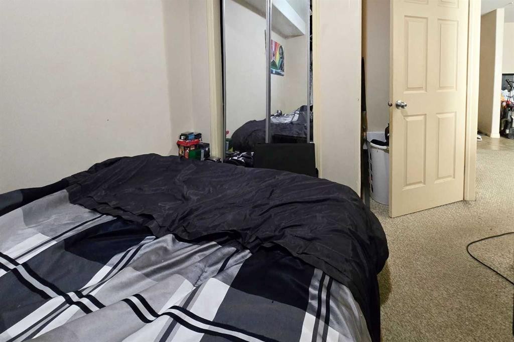 3209-200 Lougheed Drive, Fort Mcmurray, AB - Indoor Photo Showing Bedroom