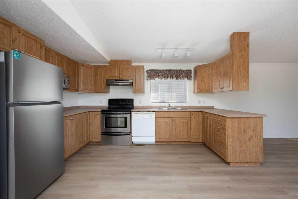 465 Harpe Way, Fort Mcmurray, AB - Indoor Photo Showing Kitchen