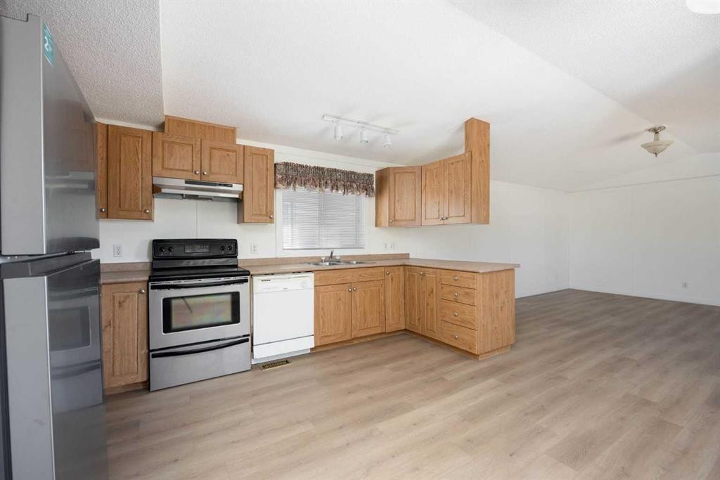 465 Harpe Way, Fort Mcmurray, AB - Indoor Photo Showing Kitchen