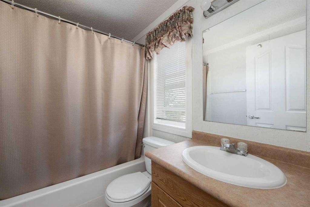 465 Harpe Way, Fort Mcmurray, AB - Indoor Photo Showing Bathroom