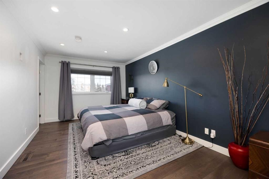 208 Silica Place, Fort Mcmurray, AB - Indoor Photo Showing Bedroom