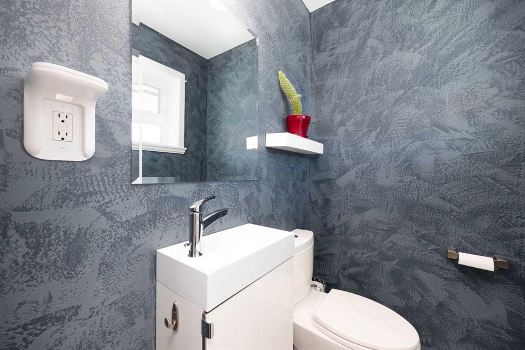 208 Silica Place, Fort Mcmurray, AB - Indoor Photo Showing Bathroom