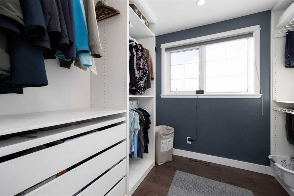 208 Silica Place, Fort Mcmurray, AB - Indoor With Storage