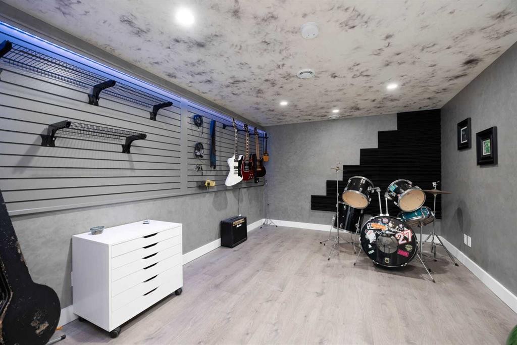 208 Silica Place, Fort Mcmurray, AB - Indoor Photo Showing Other Room