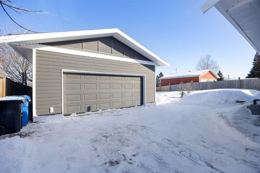 208 Silica Place, Fort Mcmurray, AB - Outdoor With Exterior