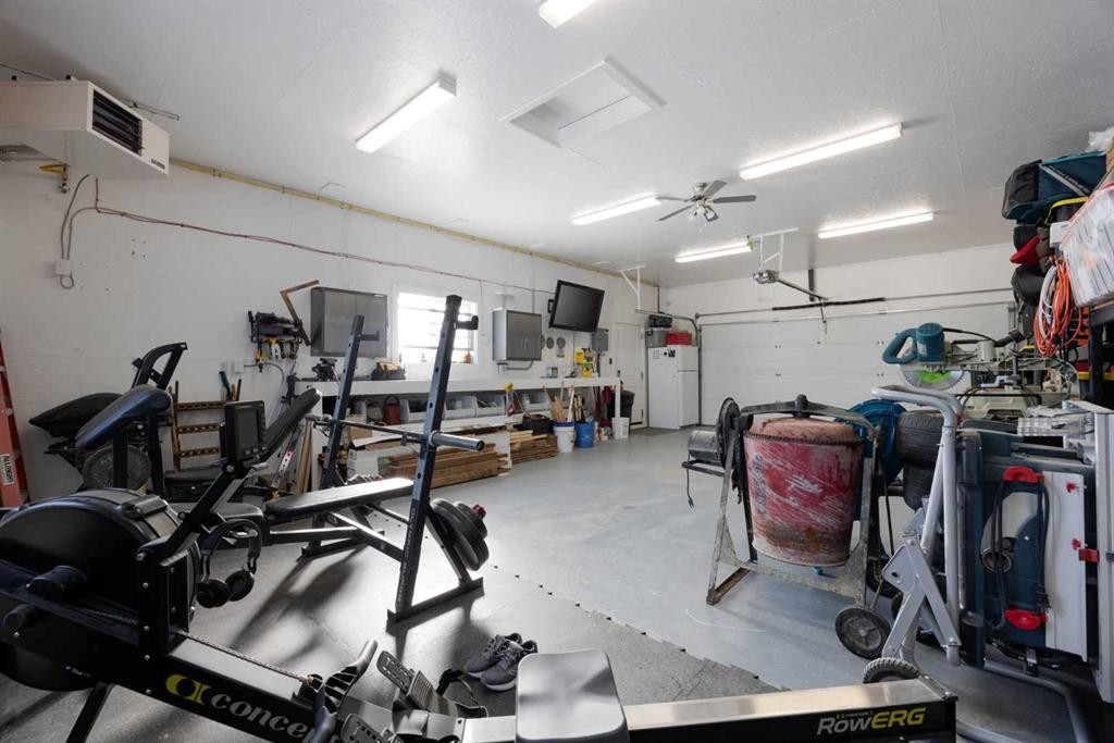 208 Silica Place, Fort Mcmurray, AB - Indoor Photo Showing Garage