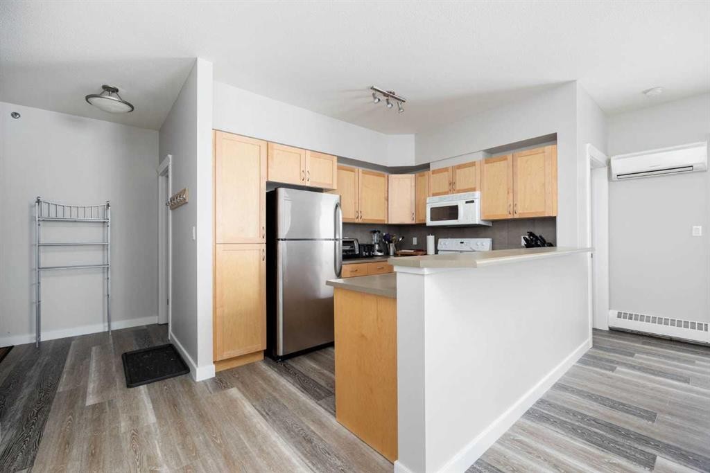407-100 Denholm Gate, Fort Mcmurray, AB - Indoor Photo Showing Kitchen