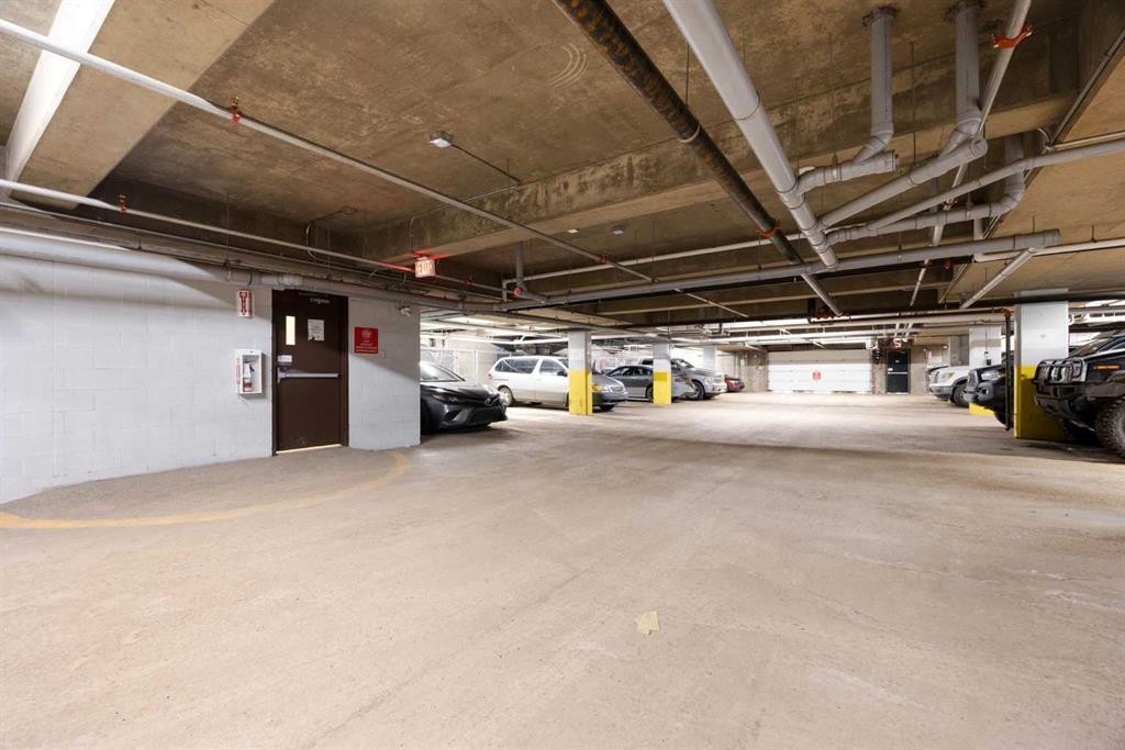 407-100 Denholm Gate, Fort Mcmurray, AB - Indoor Photo Showing Garage