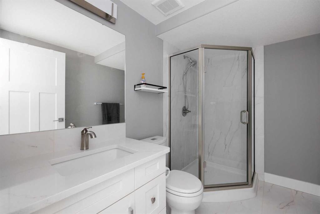 157 Beaumont Crescent, Fort Mcmurray, AB - Indoor Photo Showing Bathroom