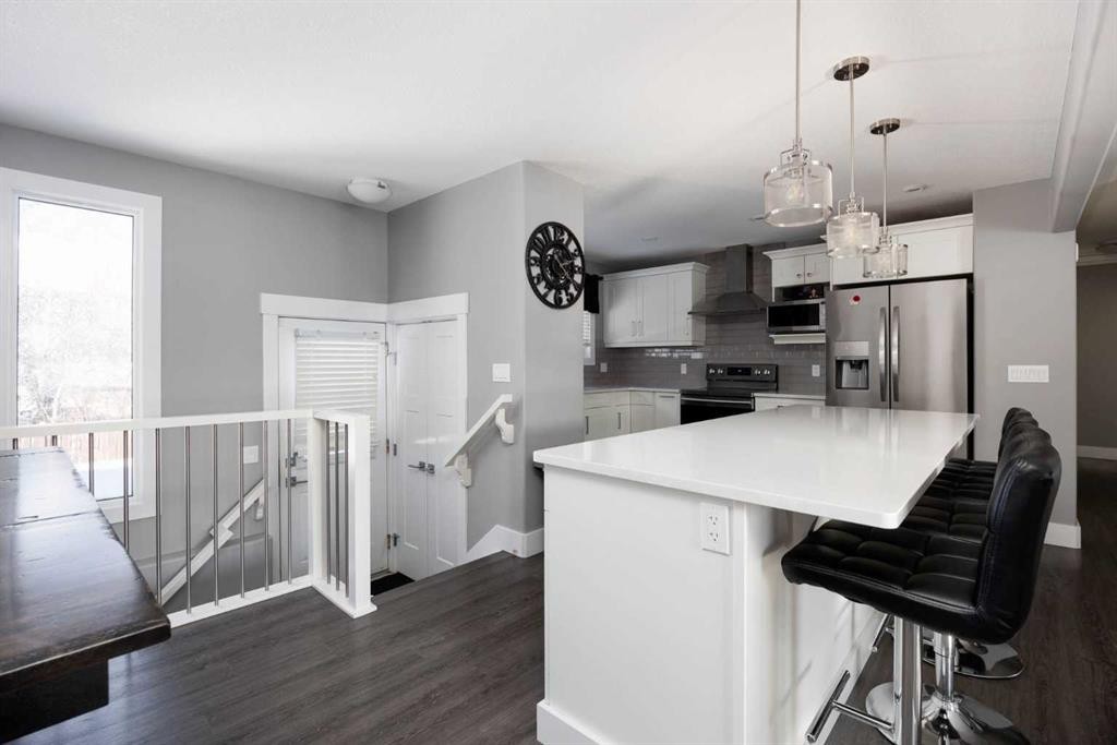 157 Beaumont Crescent, Fort Mcmurray, AB - Indoor Photo Showing Kitchen With Upgraded Kitchen