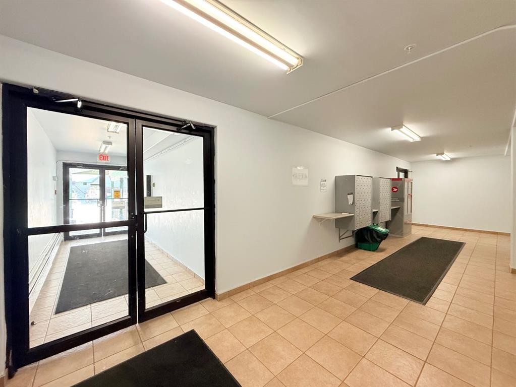 1208-200 Lougheed Drive, Fort Mcmurray, AB - Indoor Photo Showing Other Room