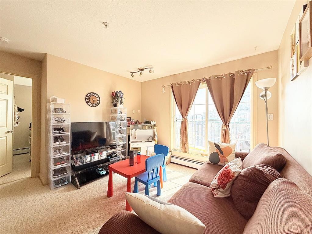 1208-200 Lougheed Drive, Fort Mcmurray, AB - Indoor Photo Showing Living Room