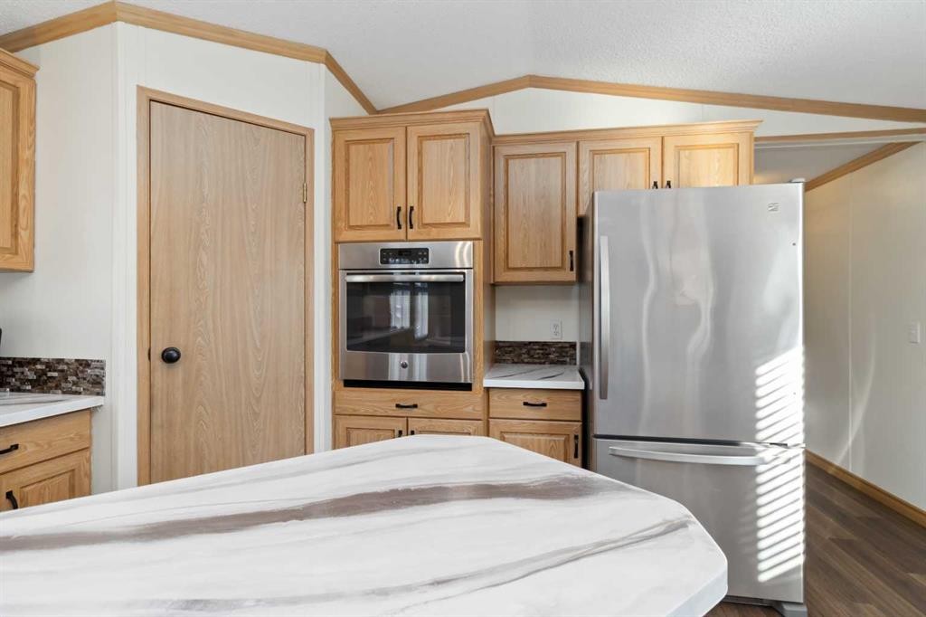 271 Cree Road, Fort Mcmurray, AB - Indoor Photo Showing Kitchen