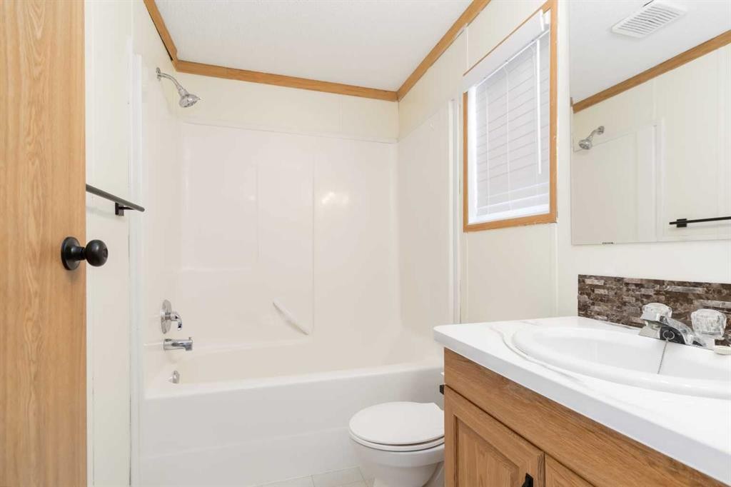 271 Cree Road, Fort Mcmurray, AB - Indoor Photo Showing Bathroom