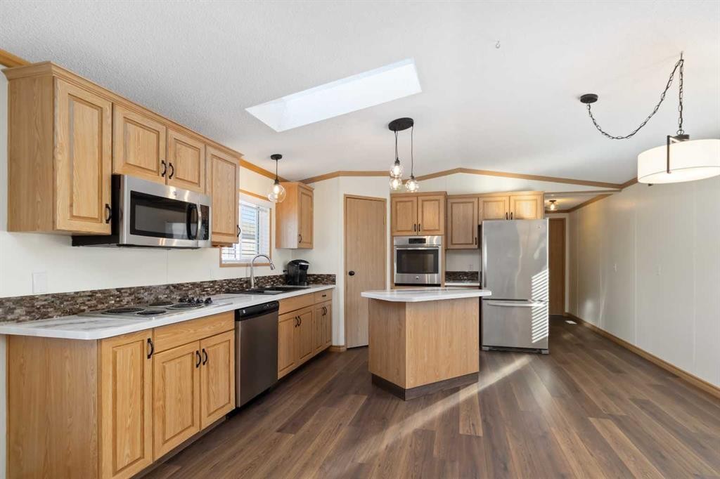 271 Cree Road, Fort Mcmurray, AB - Indoor Photo Showing Kitchen