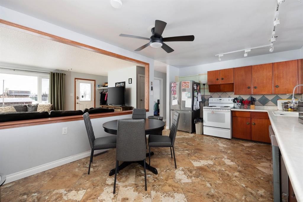 100 Christina Drive, Anzac, AB - Indoor Photo Showing Other Room