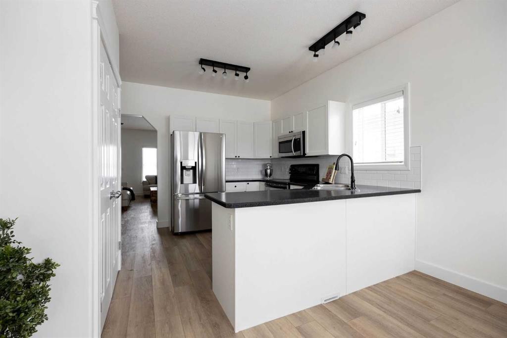 362 Pacific Crescent, Fort Mcmurray, AB - Indoor Photo Showing Kitchen