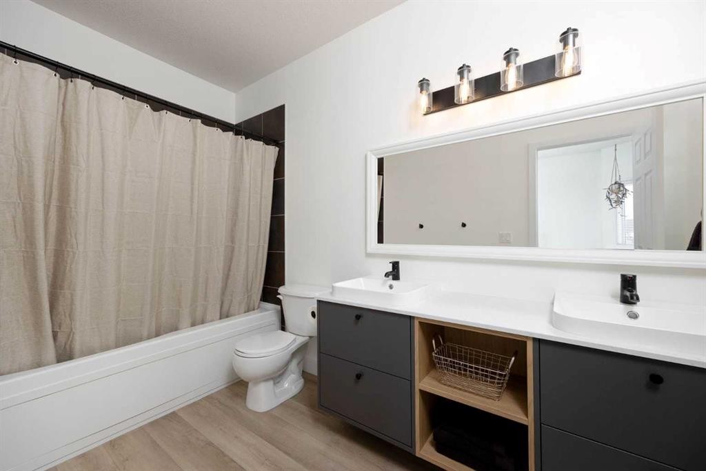 362 Pacific Crescent, Fort Mcmurray, AB - Indoor Photo Showing Bathroom