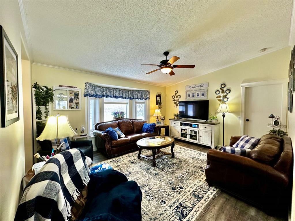 64455 Range Rd 114 Range, Lac La Biche, AB - Indoor Photo Showing Living Room